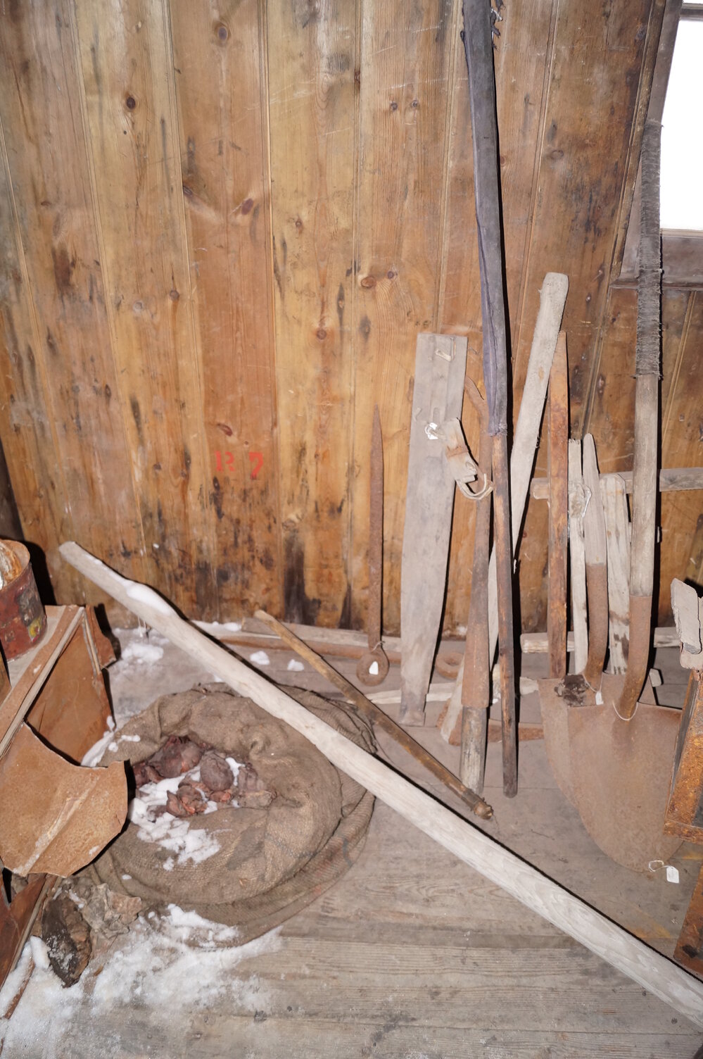2013-14 Location image, artefacts, Scott's 'Discovery' hut, Hut Point
