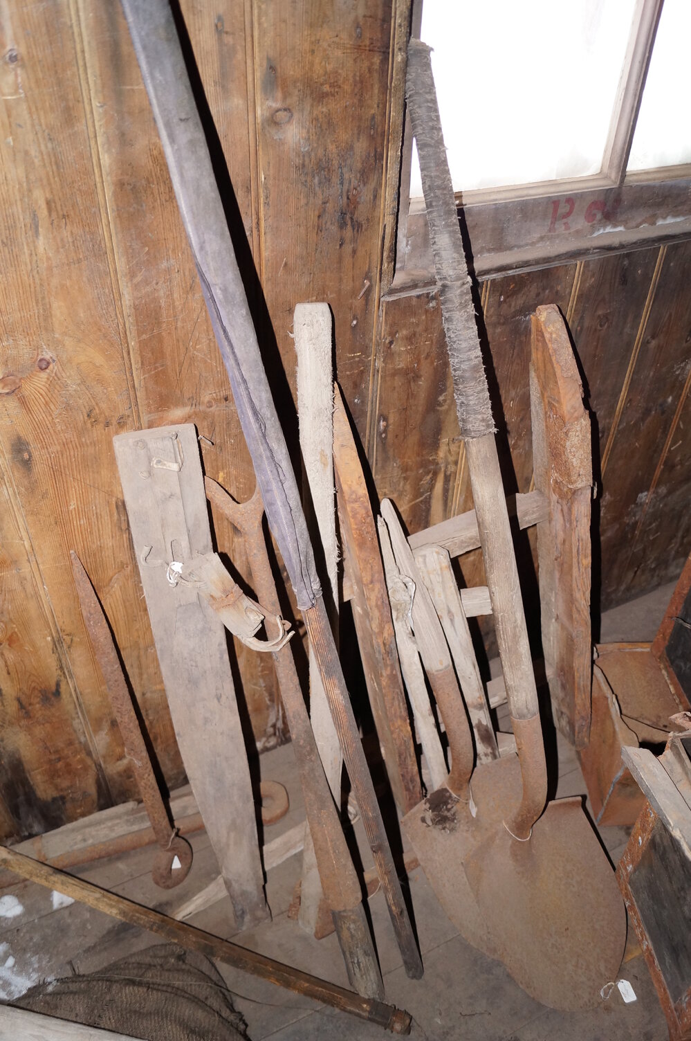2013-14 Location image, artefacts, Scott's 'Discovery' hut, Hut Point