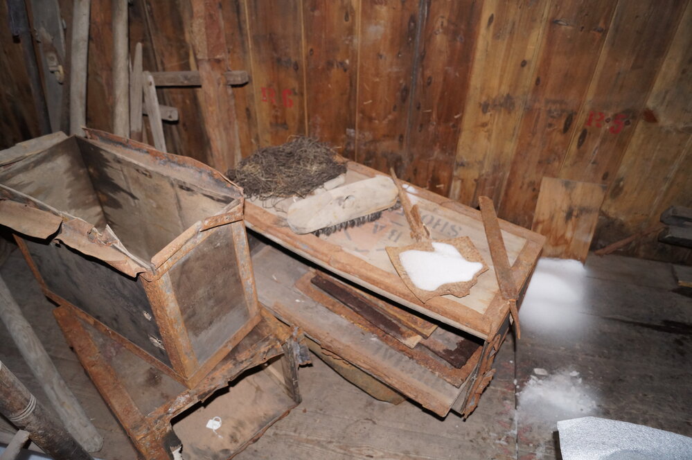 2013-14 Location image, artefacts, Scott's 'Discovery' hut, Hut Point