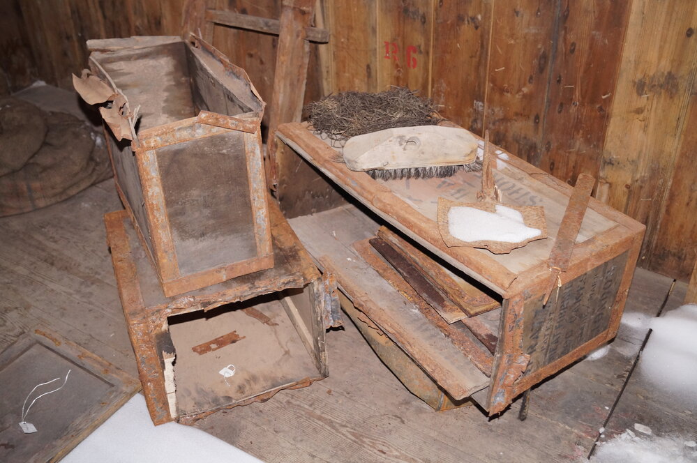 2013-14 Location image, artefacts, Scott's 'Discovery' hut, Hut Point