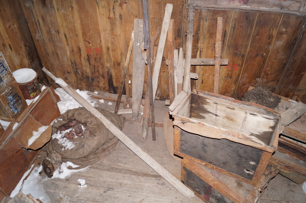 2013-14 Location image, artefacts, Scott's 'Discovery' hut, Hut Point