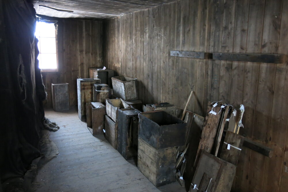 2013-14 Location image, artefacts, Scott's 'Discovery' hut, Hut Point