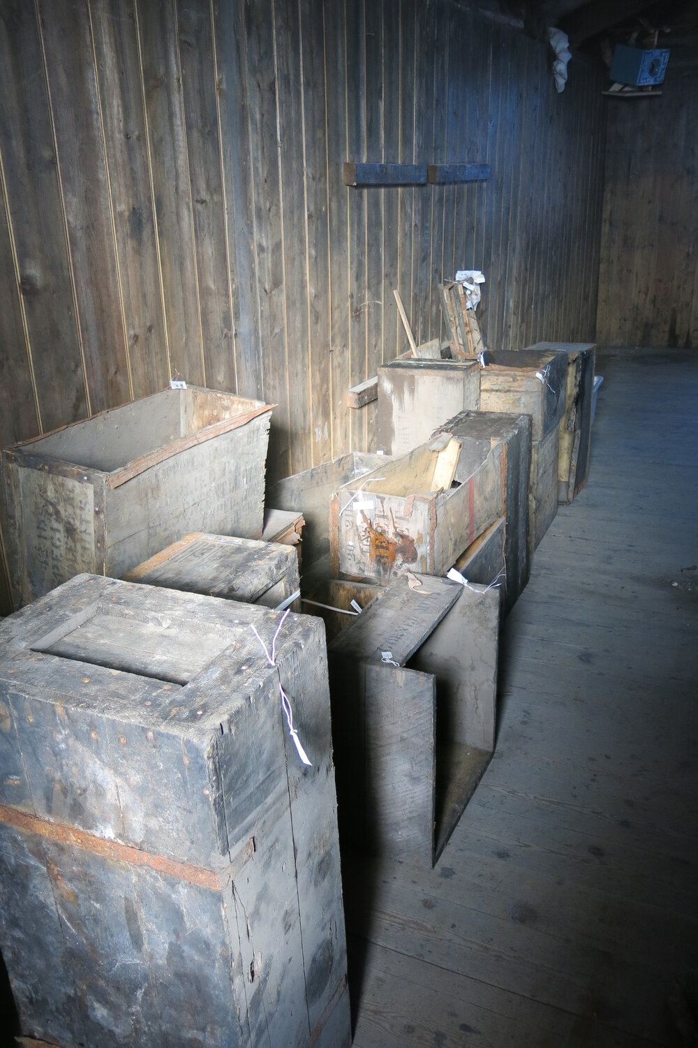 2013-14 Location image, artefacts, Scott's 'Discovery' hut, Hut Point
