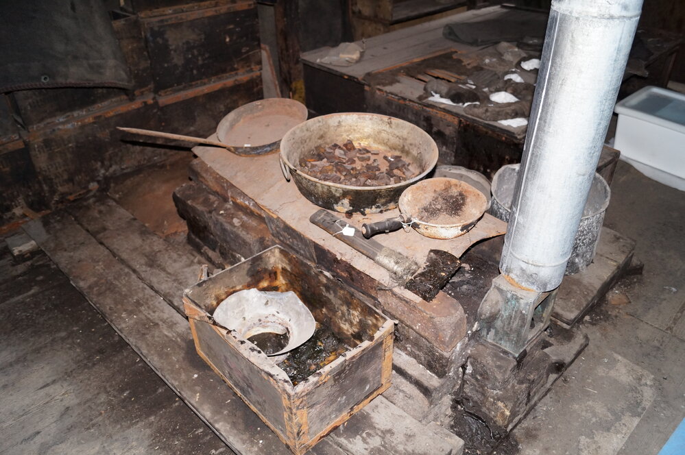 2013-14 Location image, blubber stove, Scott's 'Discovery' hut, Hut Point