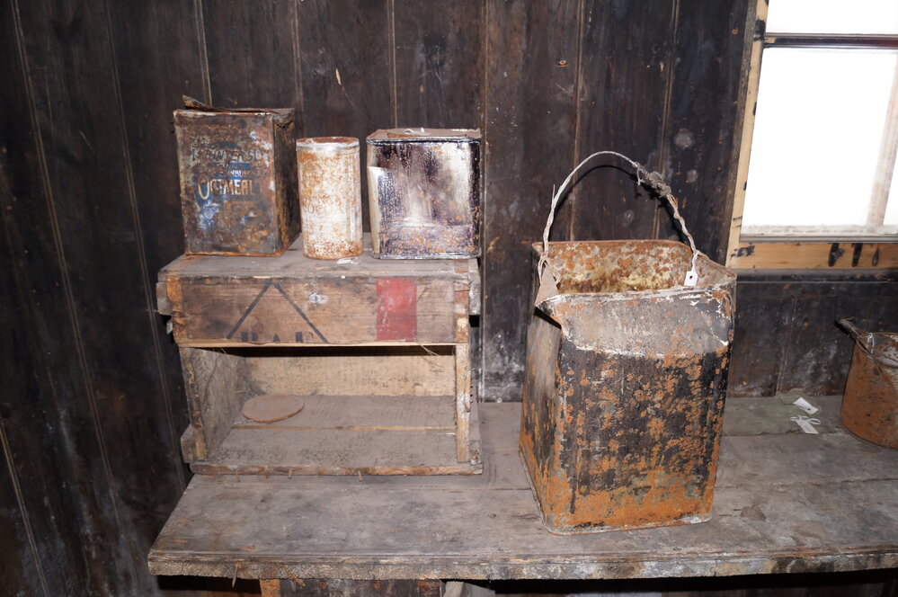 2013-14 Location image, artefacts on Table 1, Scott's 'Discovery' hut, Hut Point (001)