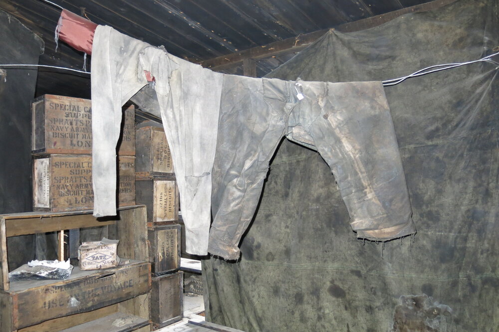 2013-14 Location image, artefacts on sleeping platform, Scott's 'Discovery' hut, Hut Point (002)