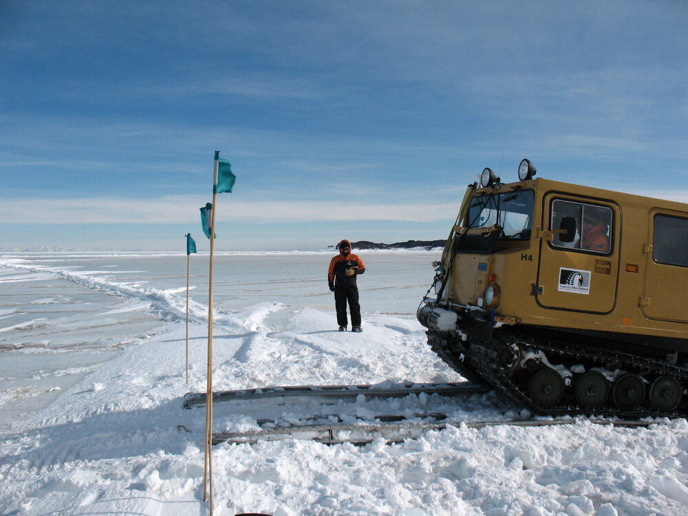 2013-14 H&auml;gglunds travelling over a crack in the sea-ice (001)