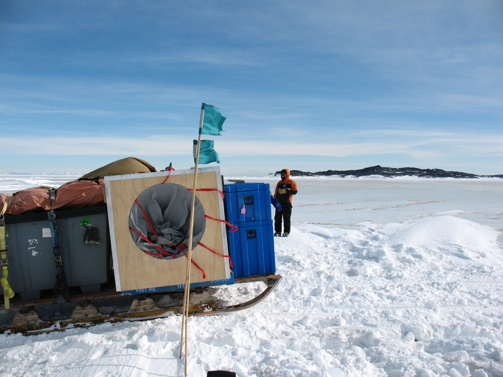 2013-14 H&auml;gglunds travelling over a crack in the sea-ice (004)