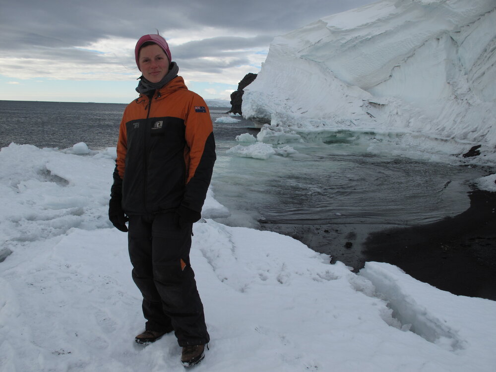 2009-10 Antarctic Heritage Trust Summer Conservator Lucy Skinner (009)