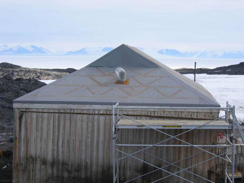 2005-06 Shackleton's 'Nimrod' hut, exterior, Cape Royds (002)