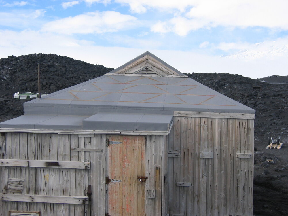2005-06 Shackleton's 'Nimrod' hut, exterior, Cape Royds (004)
