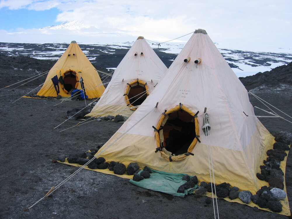 2005-06 AHT Field camp tents at Cape Royds (001)