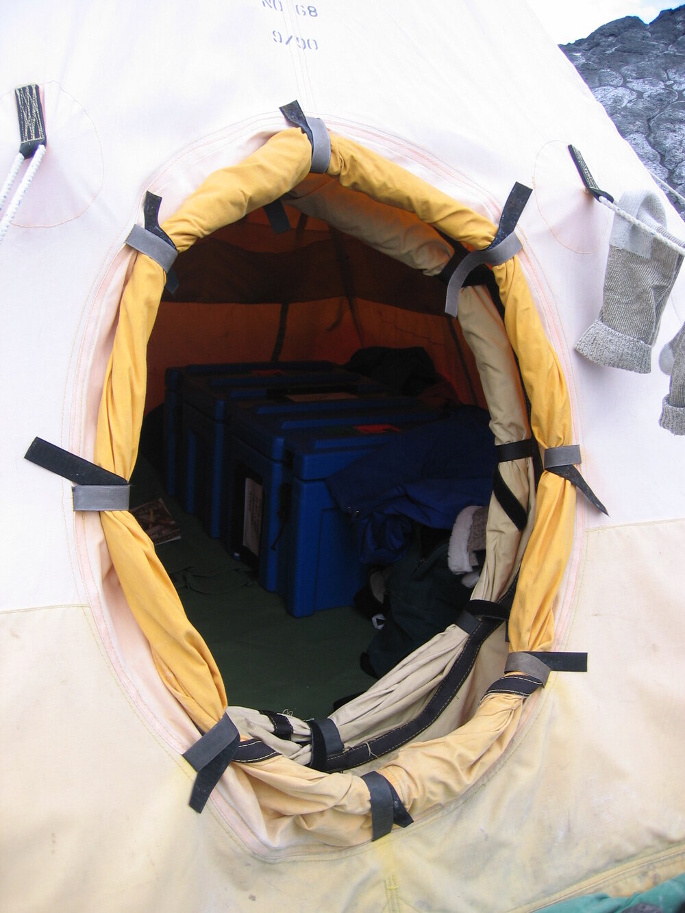 2005-06 AHT Field camp tents at Cape Royds (002)