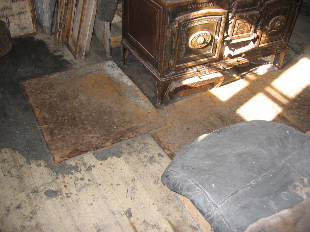 2005-06 Position of metal floor panels, Cape Royds (003)