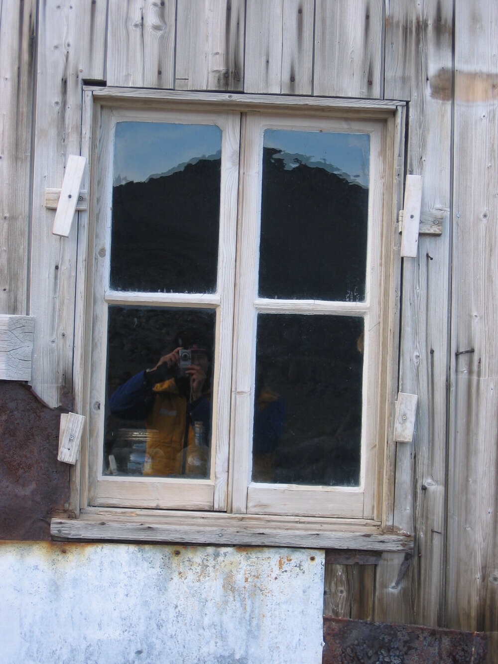 2005-06 Shackleton's 'Nimrod' hut window, Cape Royds (001)