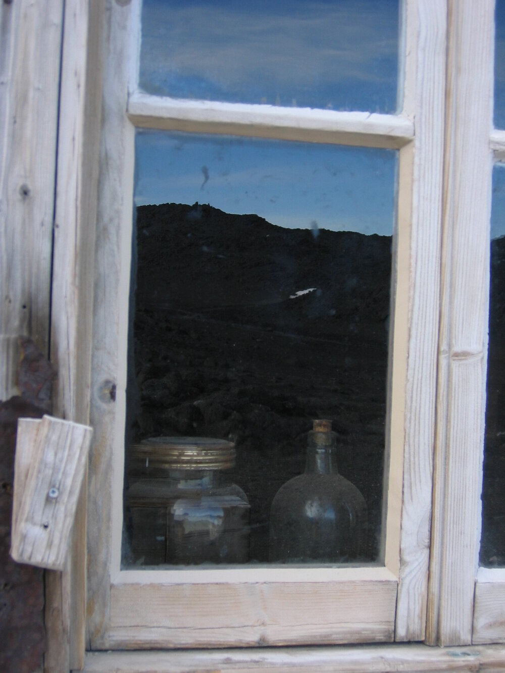 2005-06 Shackleton's 'Nimrod' hut window, Cape Royds (002)