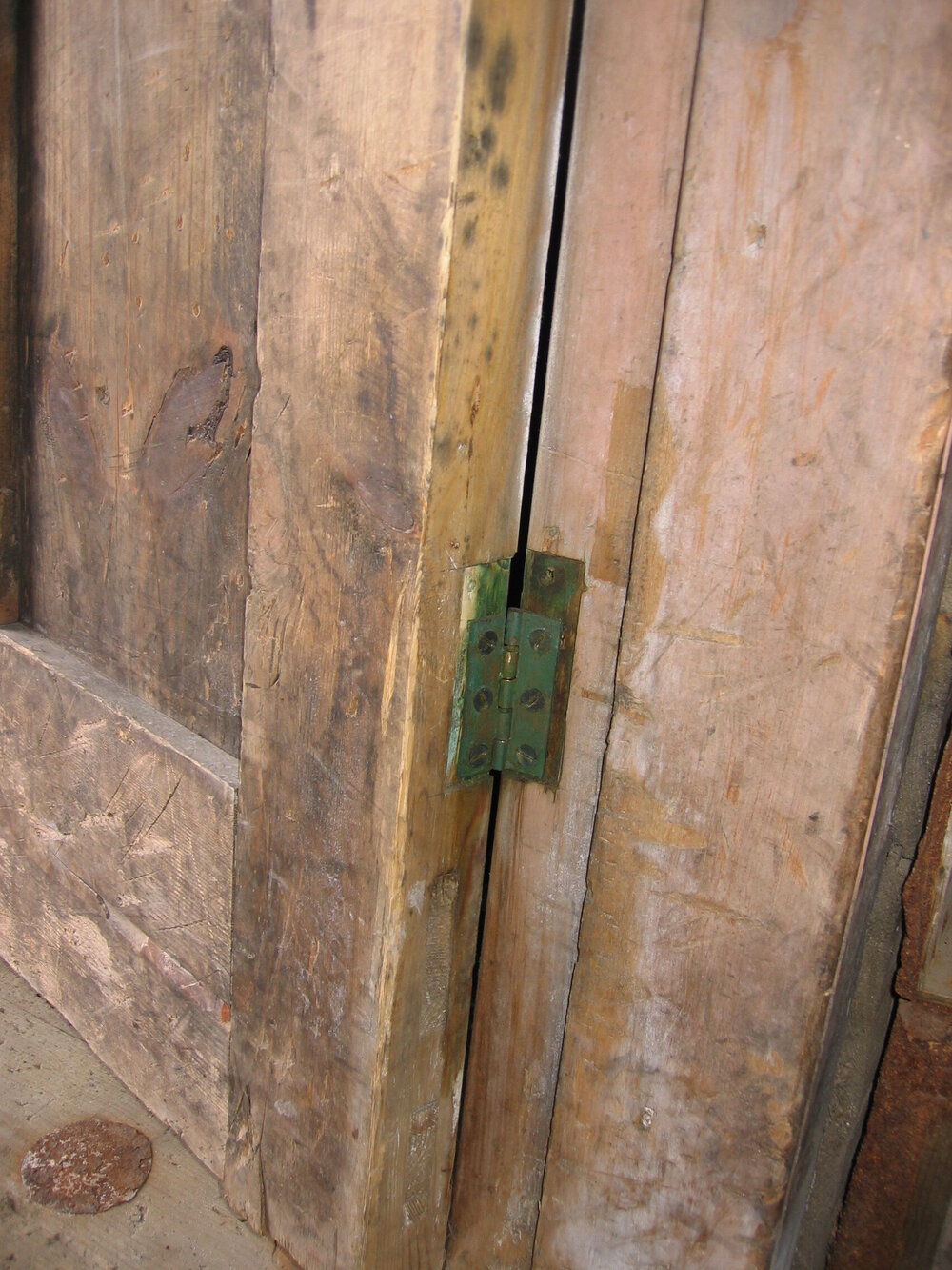 2005-06 Work details, main door, Shackleton's 'Nimrod' hut, Cape Royds (002)