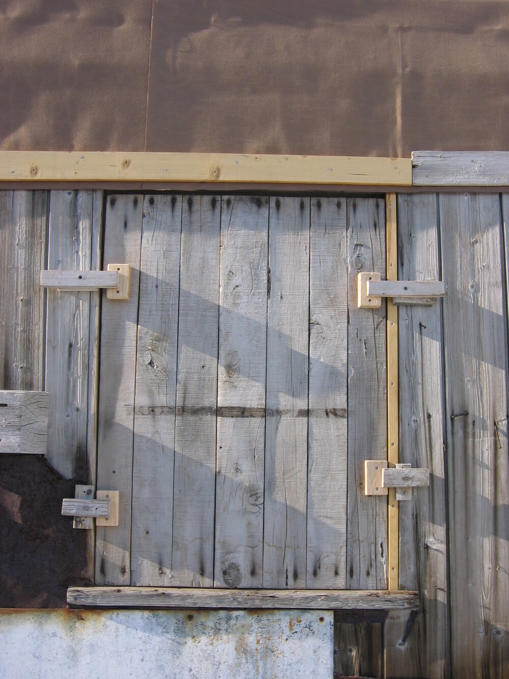 2005-06 Work details, window, Shackleton's 'Nimrod' hut, Cape Royds (001)