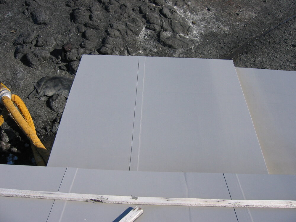 2005-06 Shackleton's 'Nimrod' hut, Entrance roof before work