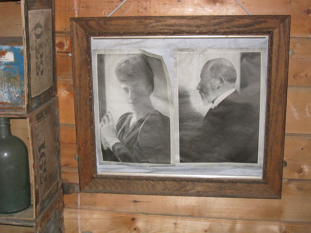 2006 Pictures of Edward VII and Alexandra of Denmark inside Shackleton's 'Nimrod' hut