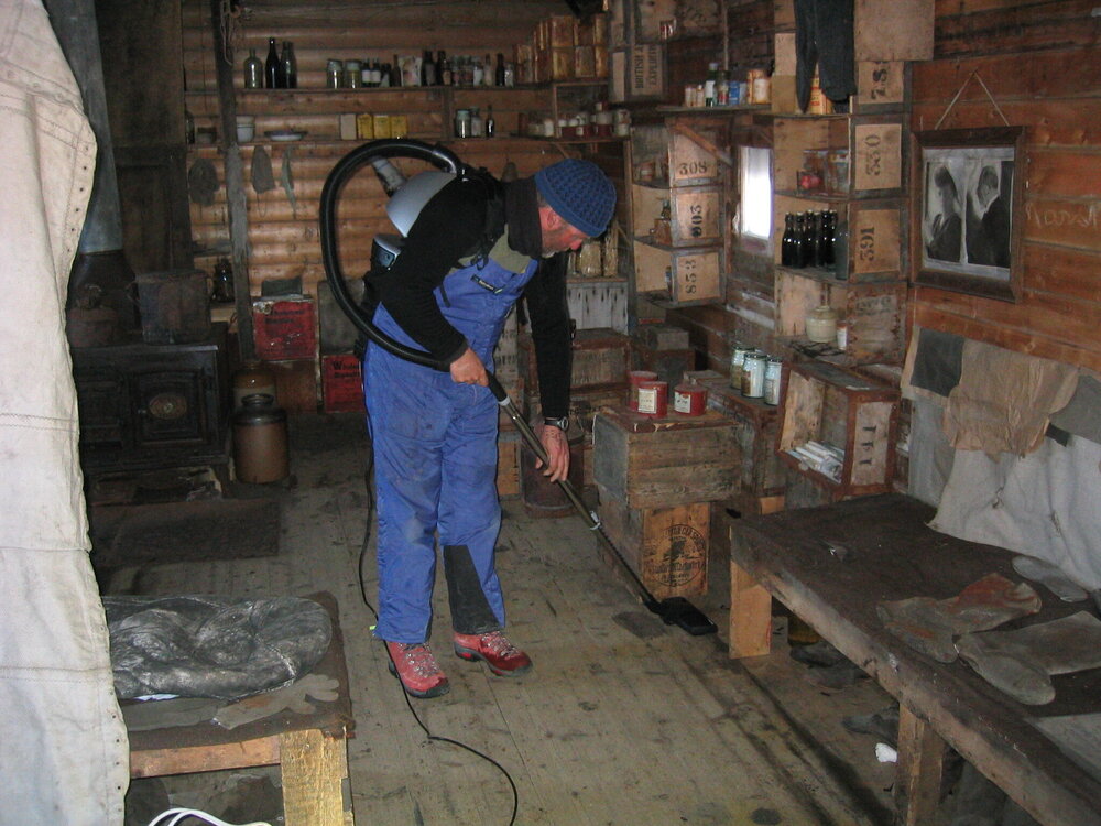 2005 Conservators at work, Robert Clendon, Shackleton's 'Nimrod' hut