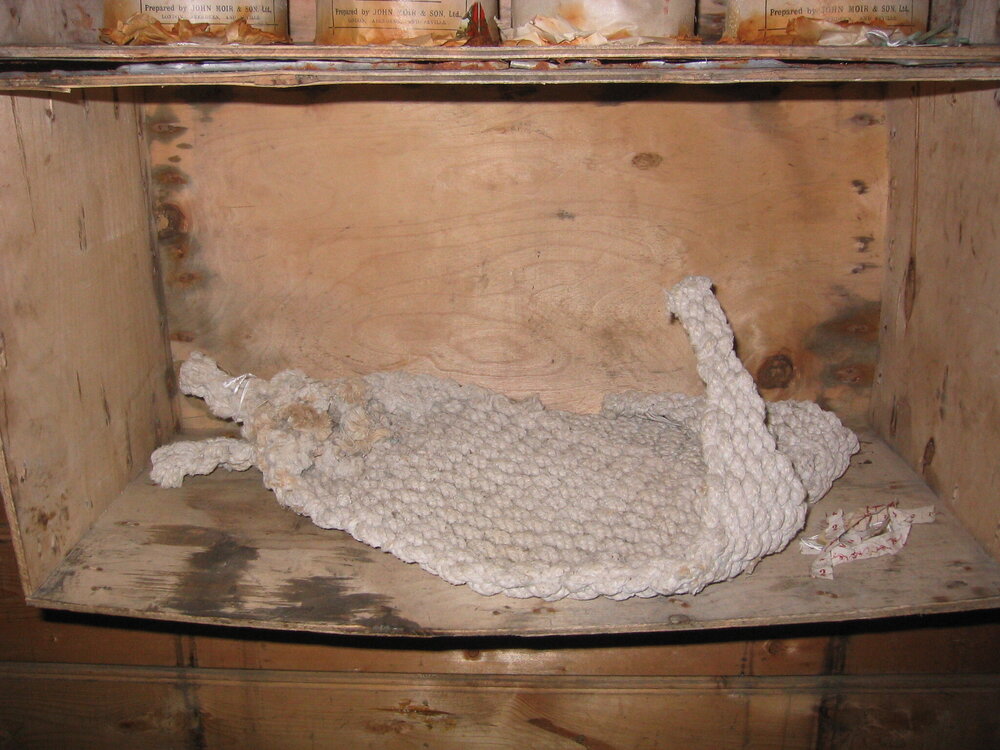 2005 Rope netting on a shelf inside Shackleton's 'Nimrod' hut