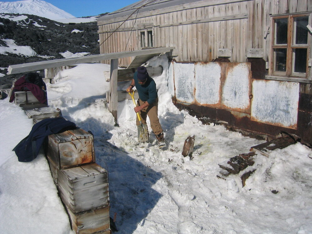2005 Conservators at work, Al Fastier, Shackleton's 'Nimrod' hut