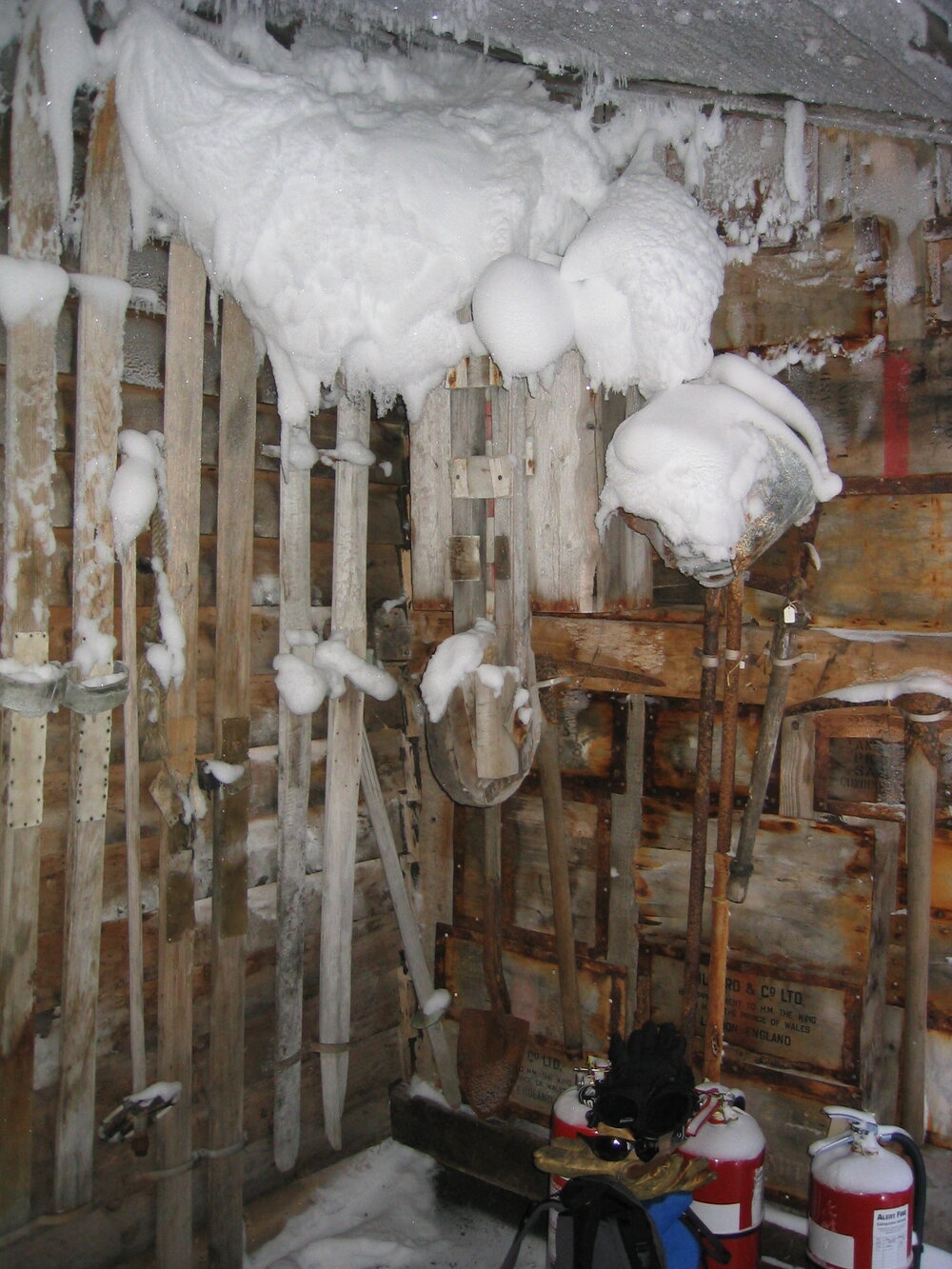 2006 Snow ingress inside Scott's 'Terra Nova' hut, Cape Evans (002)