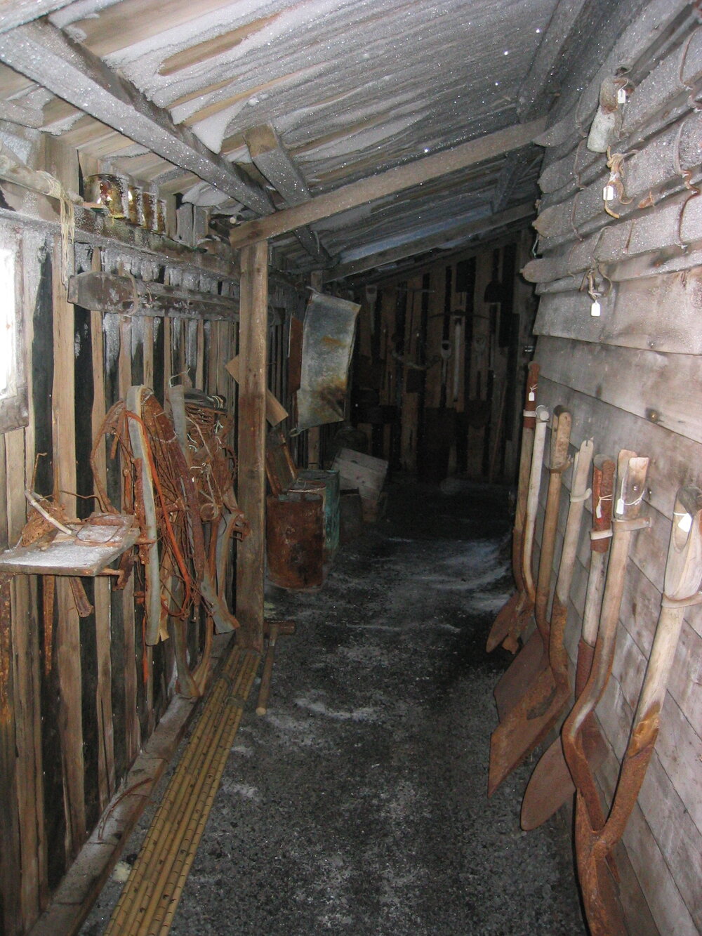 2006 Ice build-up inside Scott's 'Terra Nova' hut, Cape Evans (001)