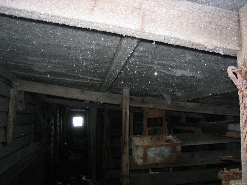 2006 Ice build-up inside Scott's 'Terra Nova' hut, Cape Evans (007)