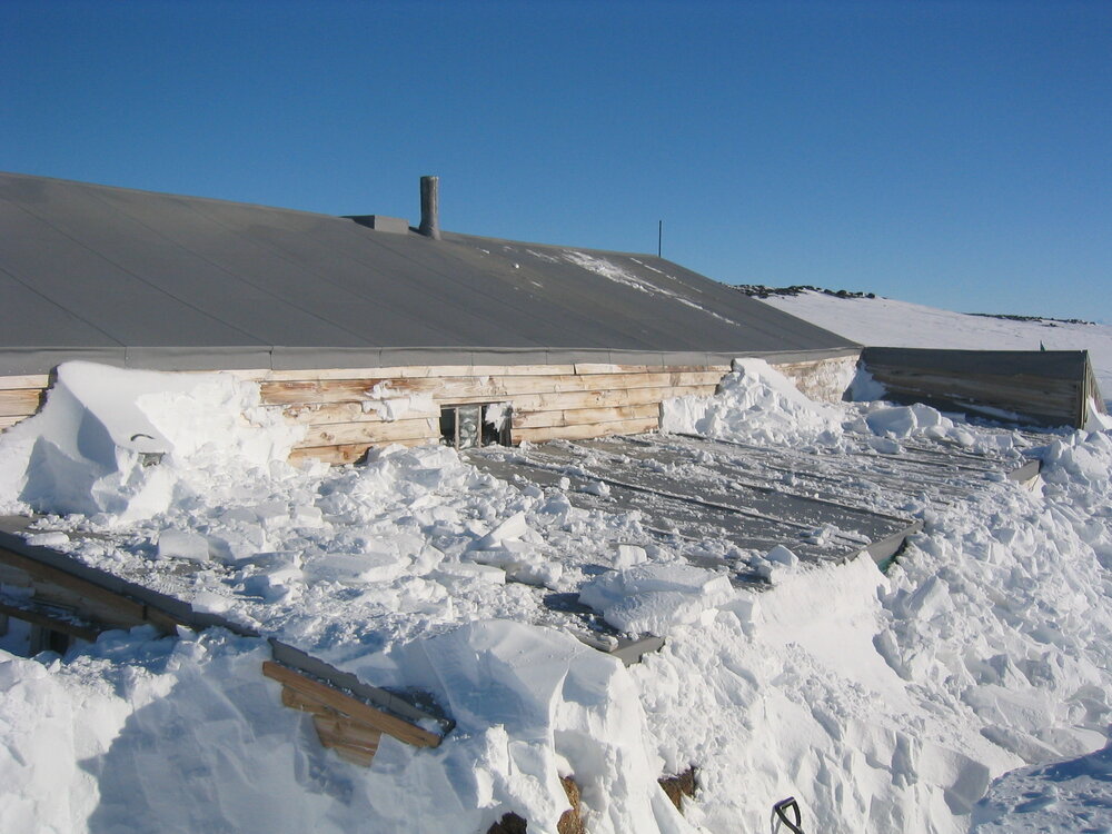 2006 Al Fastier and Robert Clendon clearing snow at Cape Evans (001)