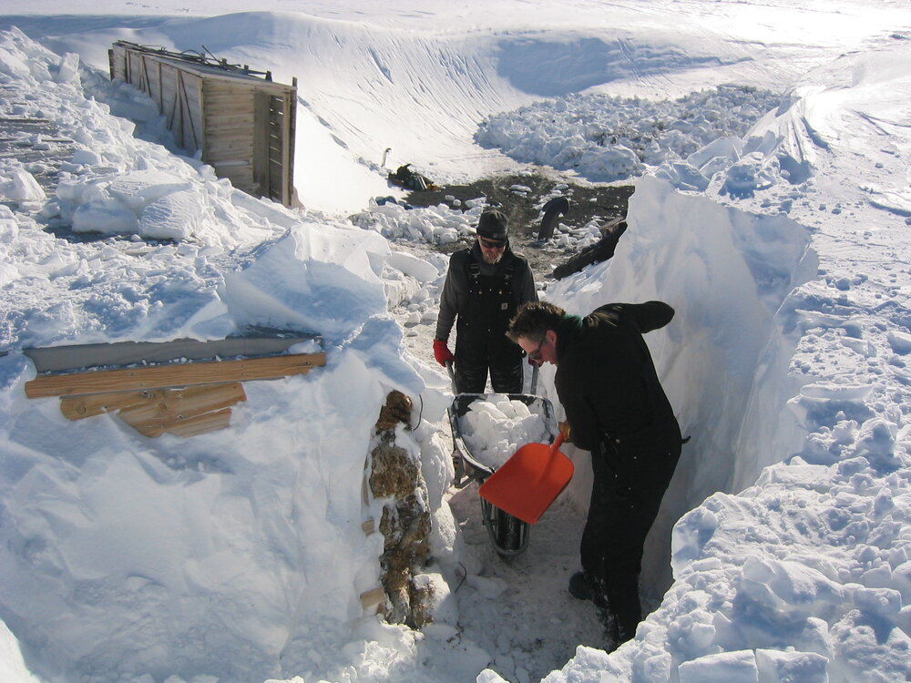 2006 Al Fastier and Robert Clendon clearing snow at Cape Evans (002)