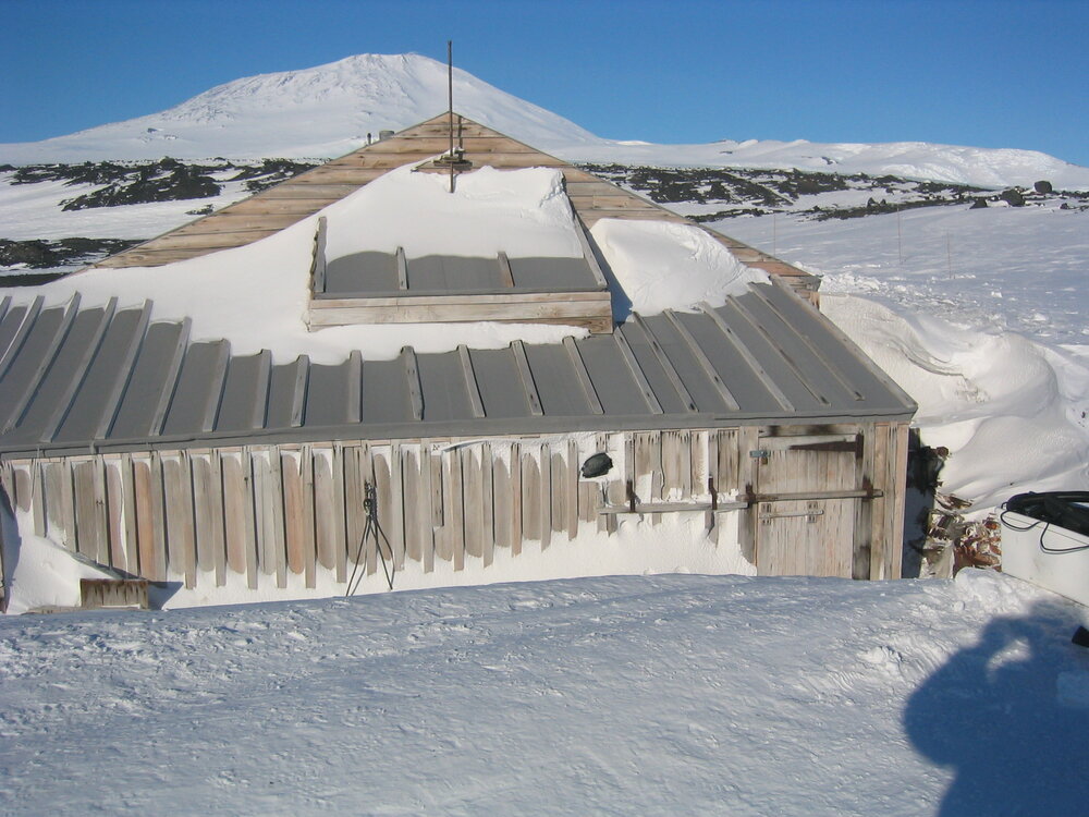 2006 Snow build-up, Scott's 'Terra Nova' hut, Cape Evans (005)