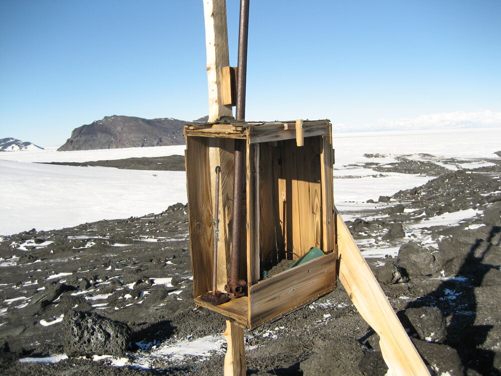 2006 Instrument shelter, Wind Vane Hill, Cape Evans (001)
