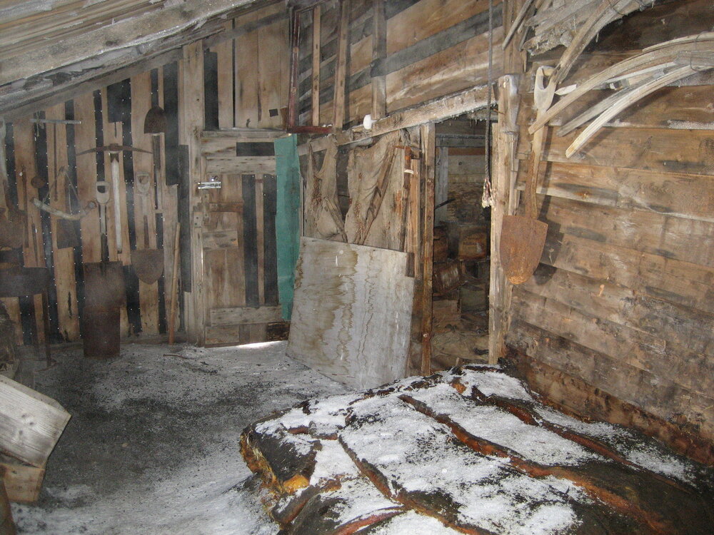 2006 Scott's 'Terra Nova' hut interior, Cape Evans (001)