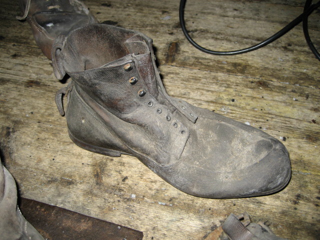 2006 Boots inside Shackleton's 'Nimrod' hut, Cape Royds (002)