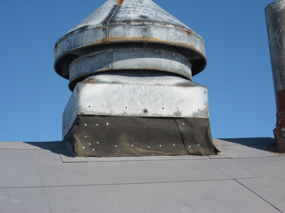 2010-11 Ventilator on the roof of Scott's 'Terra Nova' hut