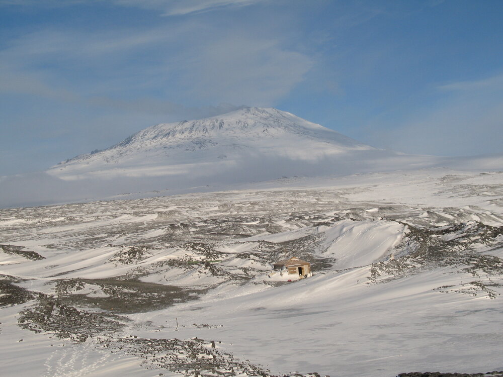 Shackleton's 'Nimrod' hut in the landscape (001)