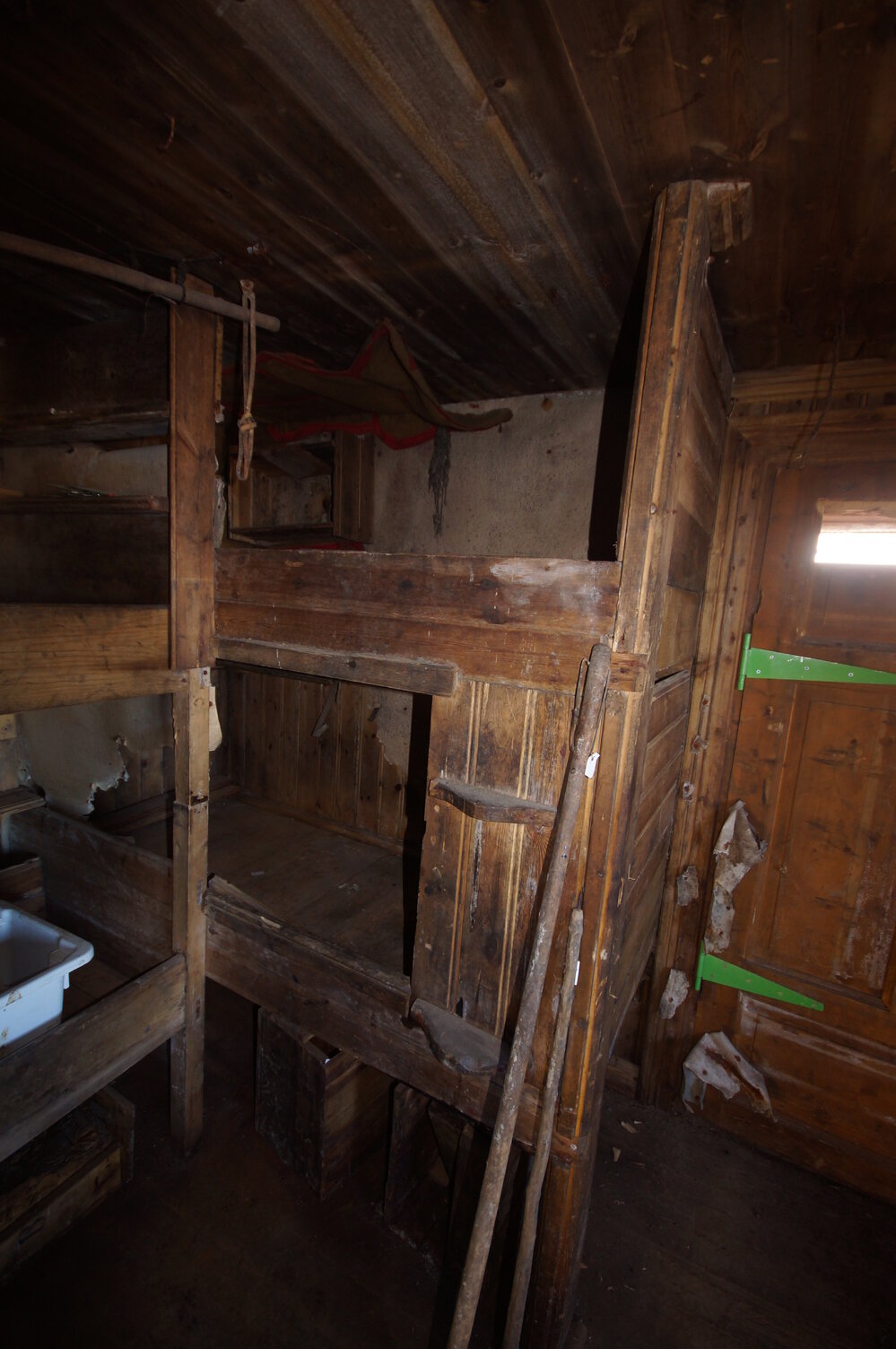 2015-16 Savio and Must's bunks, Borchgrevink's Living hut