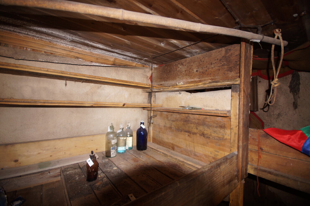 2015-16 Klovstad and Bernacchi's bunks, Borchgrevink's Living hut (002)