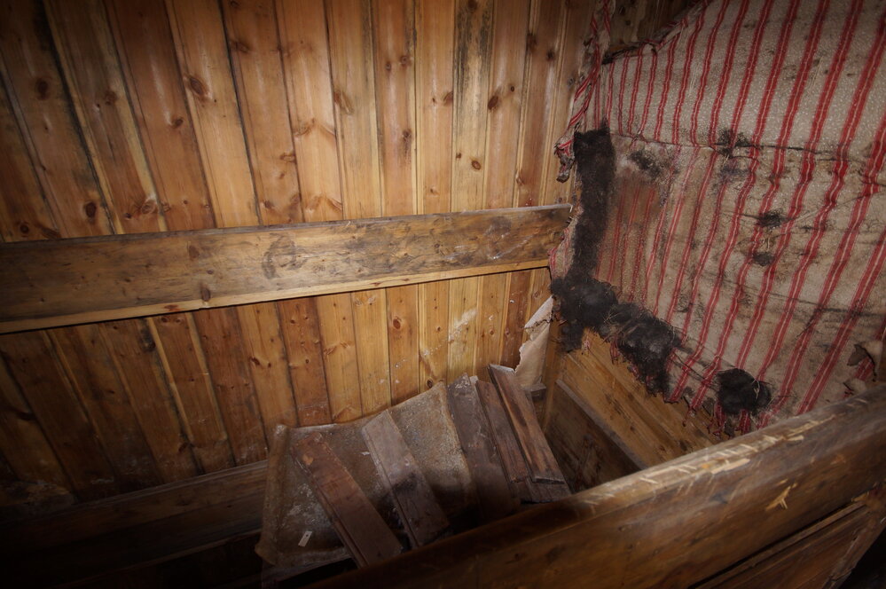 2015-16 Borchgrevink's bunk, Borchgrevink's Living hut (001)