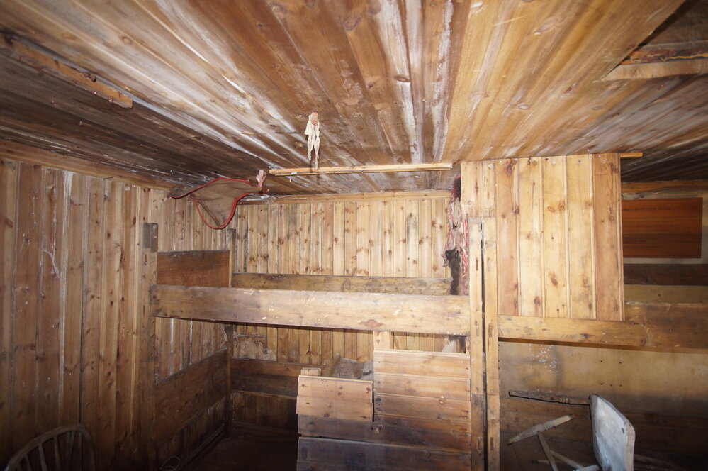 2015-16 Borchgrevink's bunk, Borchgrevink's Living hut (004)