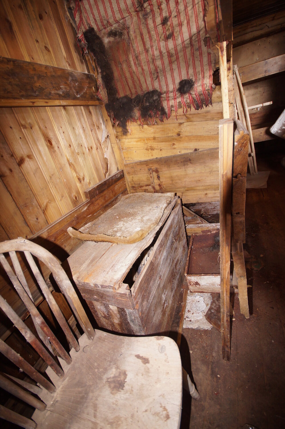 2015-16 Fougner's bunk, Borchgrevink's Living hut