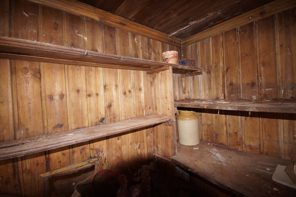 2015-16 Kitchen shelves, Borchgrevink's Living hut