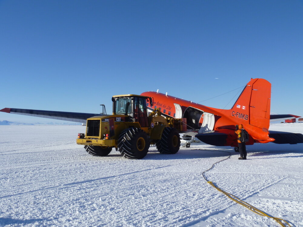 2015-16 Tractor loading gear into Aeroplane