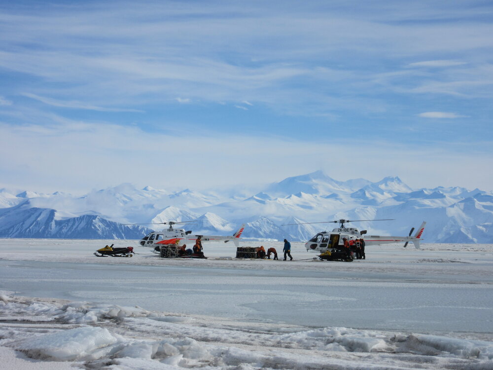 2015-16 Helicopters picking up people and gear (001)