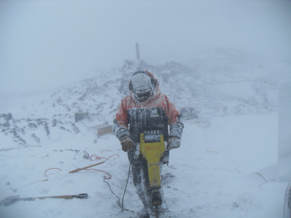 2010-11 Al Fastier working in poor weather