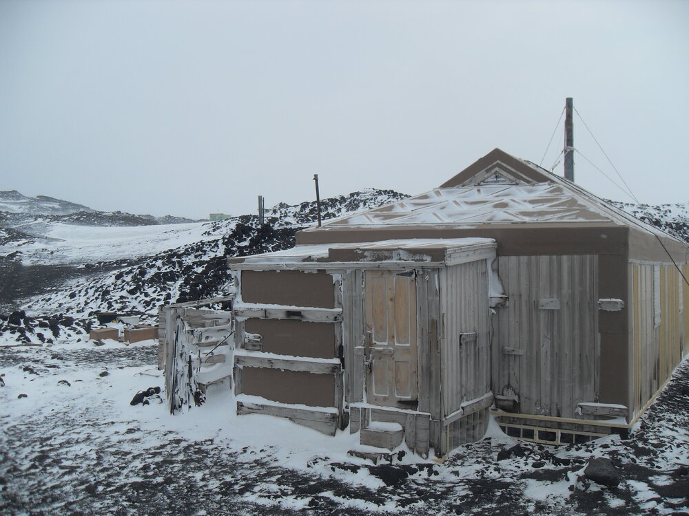 2010-11 West wall and main door of Shackleton's 'Nimrod' hut