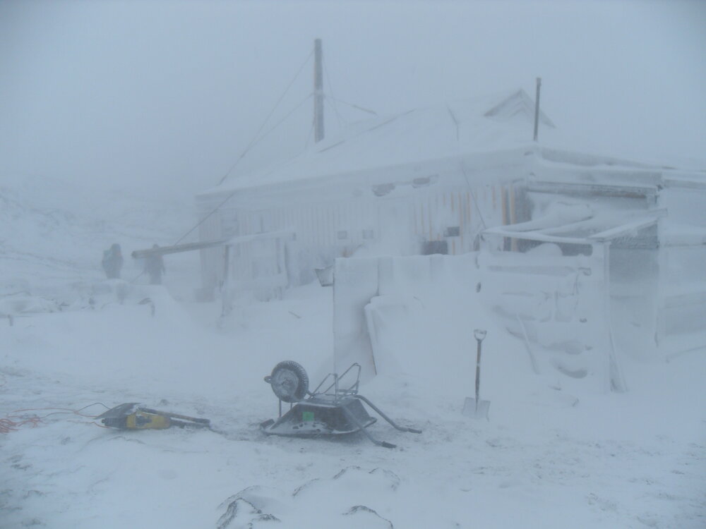 2010-11 Snow build-up on the North wall of Shackleton's 'Nimrod' hut