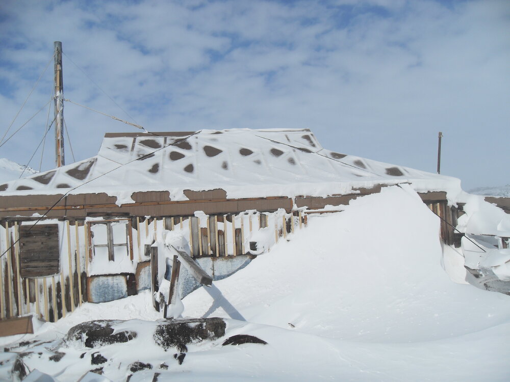 2010-11 Snow build-up on the North wall of Shackleton's 'Nimrod' hut